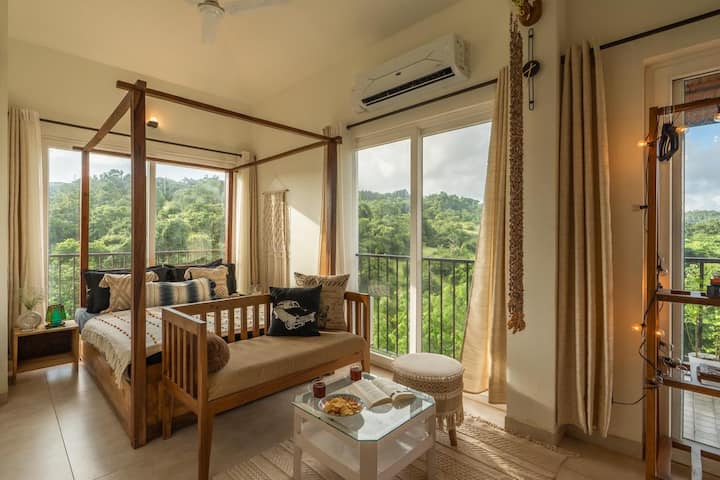 Beautiful Studio with a view to die for